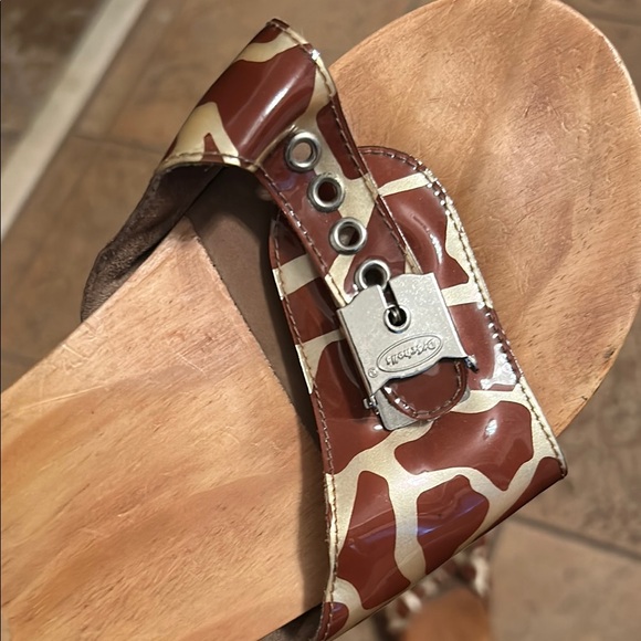 Dr. Scholl's Brown and Cream Sandals - Picture 3 of 3